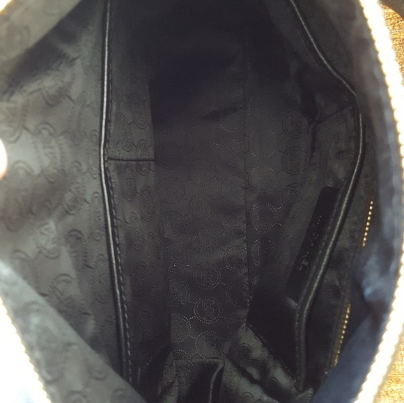 SOLD Kors Black Leather Handbag w/wallet❤👜 - Picture 2 of 8